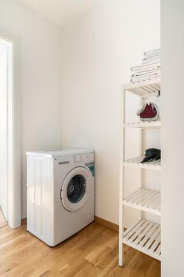 Near Lake Fully Furnished Beautiful Apartment Wien Eksteriør billede