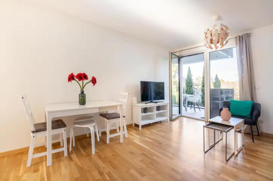 Near Lake Fully Furnished Beautiful Apartment Wien Eksteriør billede